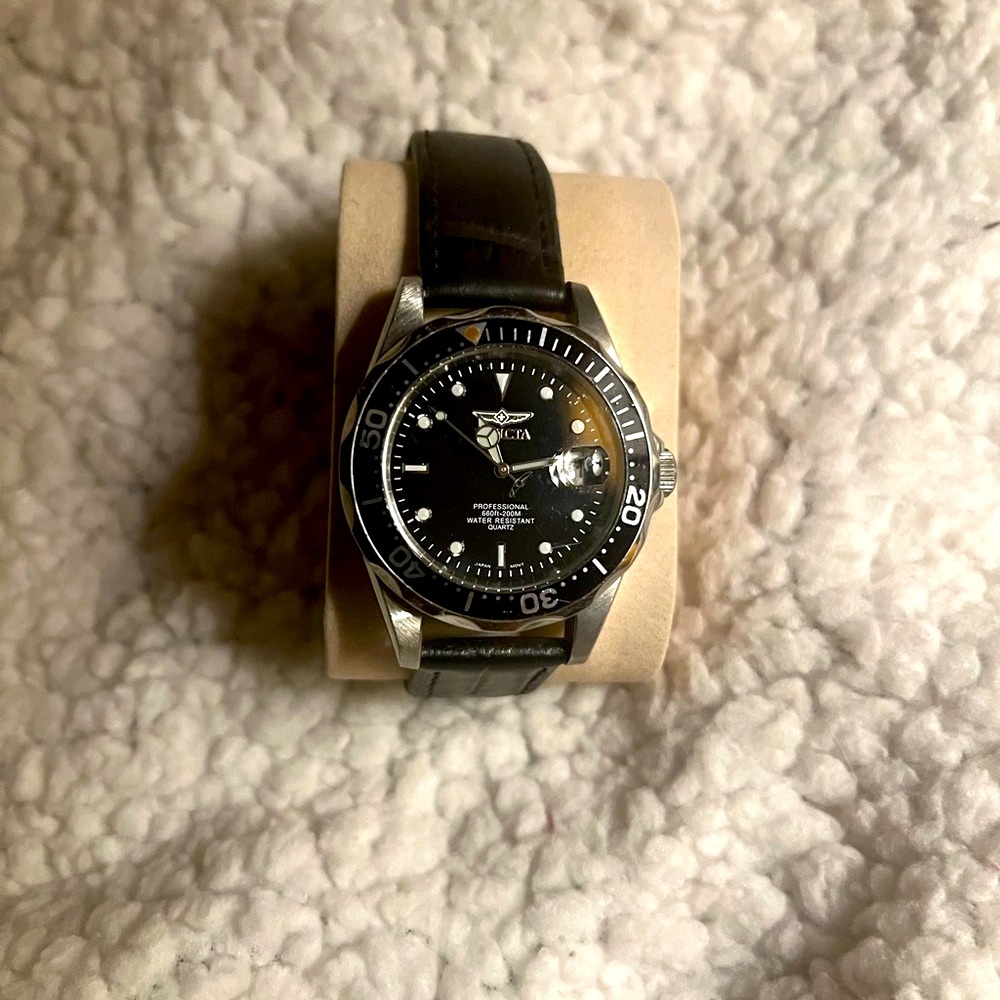 Classic and functional Invicta 8932A Pro Diver women’s watch with a sleek black